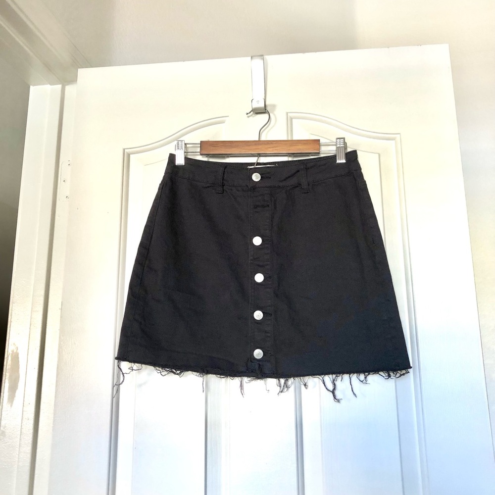 NWOT PacSun Black Button-Front Frayed Hem Denim Mini Skirt